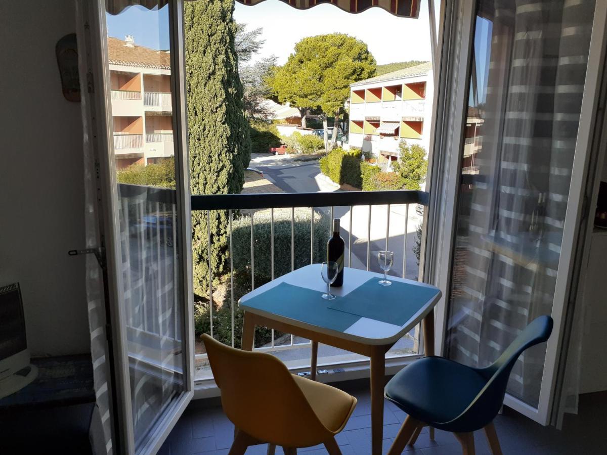 Bandol Nature Et Loisirs: Parking/ Piscine Экстерьер фото