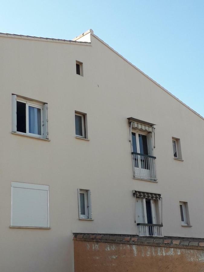 Bandol Nature Et Loisirs: Parking/ Piscine Экстерьер фото