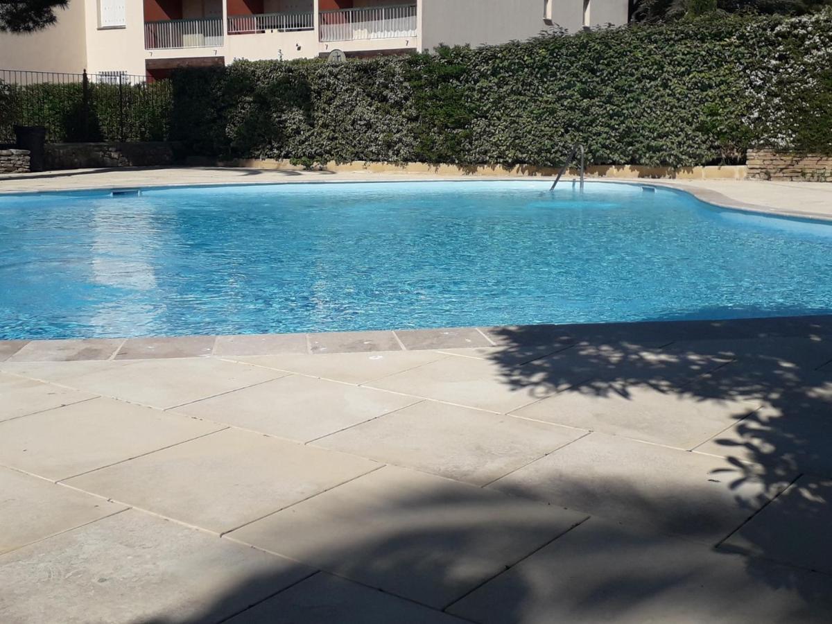 Bandol Nature Et Loisirs: Parking/ Piscine Экстерьер фото