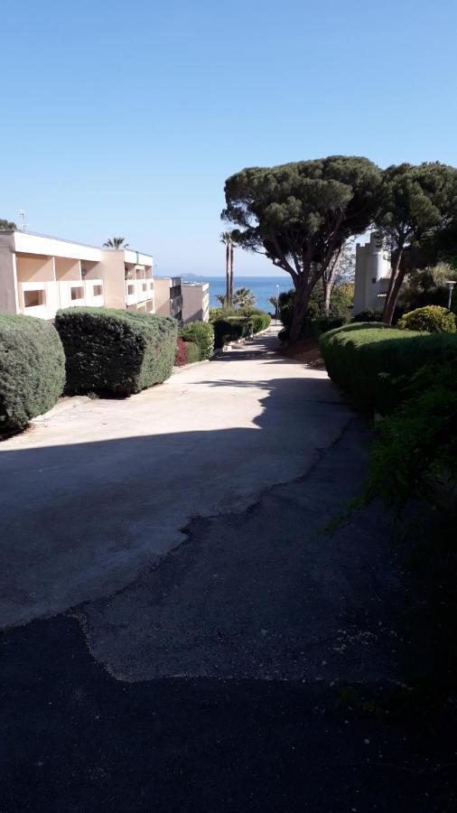 Bandol Nature Et Loisirs: Parking/ Piscine Экстерьер фото